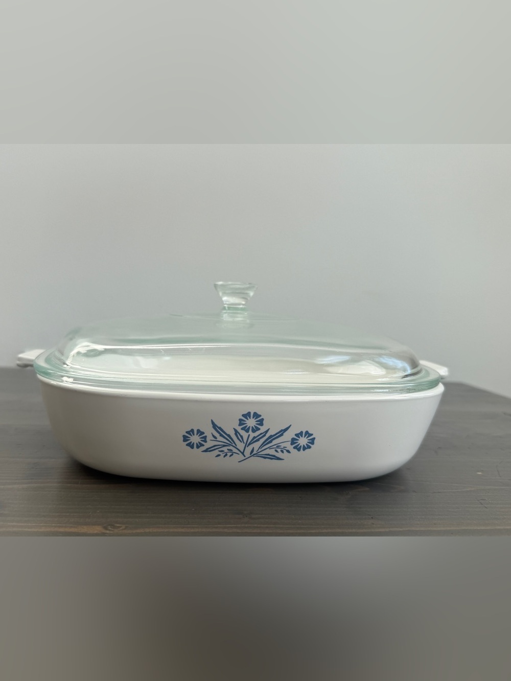 Vinyl the Corningware casserole dish & Pyrex lid
P10 - Made in Canada
10” inside